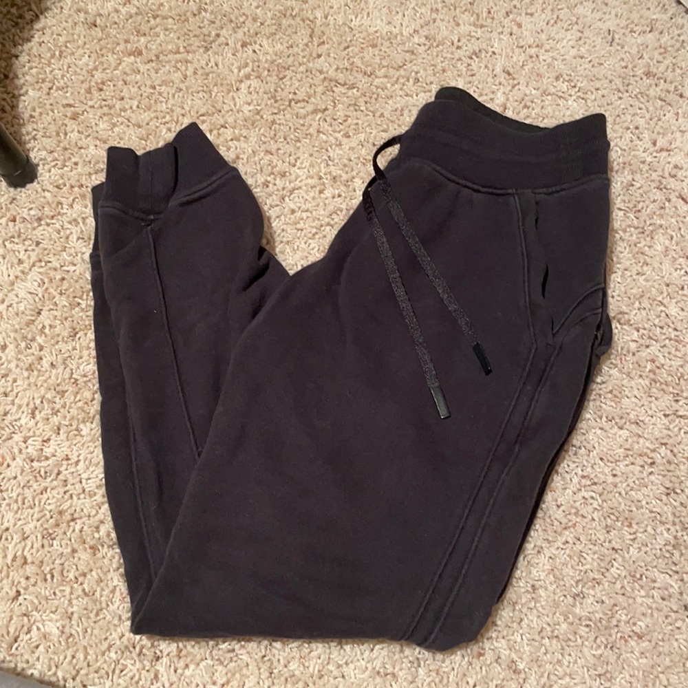Women’s lululemon black joggers with pockets and drawstring